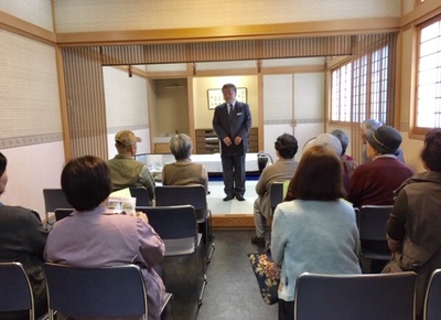 館内説明中です