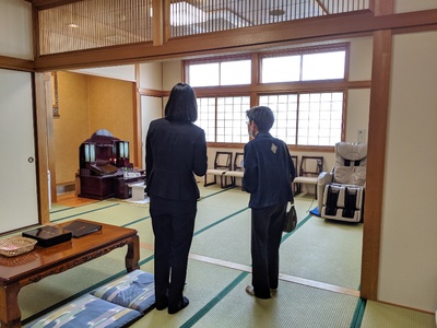 親族控室の説明風景